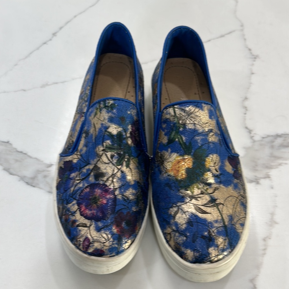 Reneeze Olga floral slip on shoe size 7.5